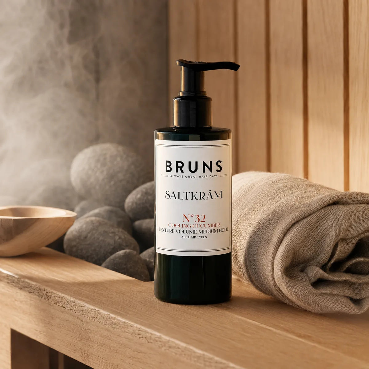 BRUNS Saltkräm N32 Cooling Cucumber 200 ml i avkopplande skandinavisk bastumiljö