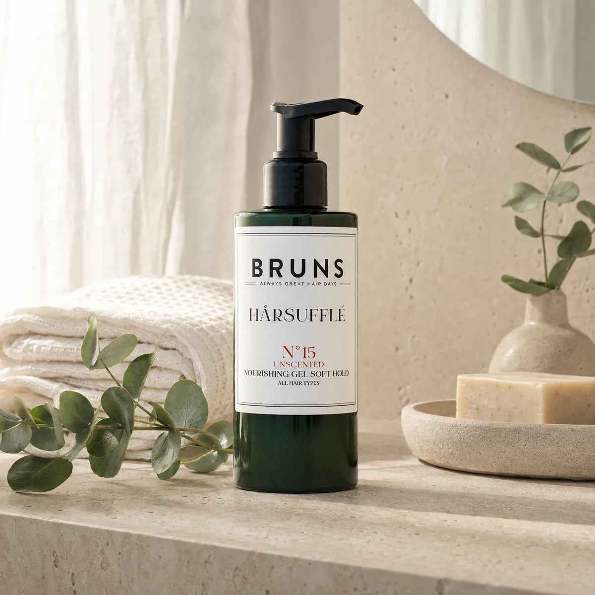 BRUNS Hårsufflé N15 Unscented 200 ml i ljust skandinaviskt hemmaspa-badrum