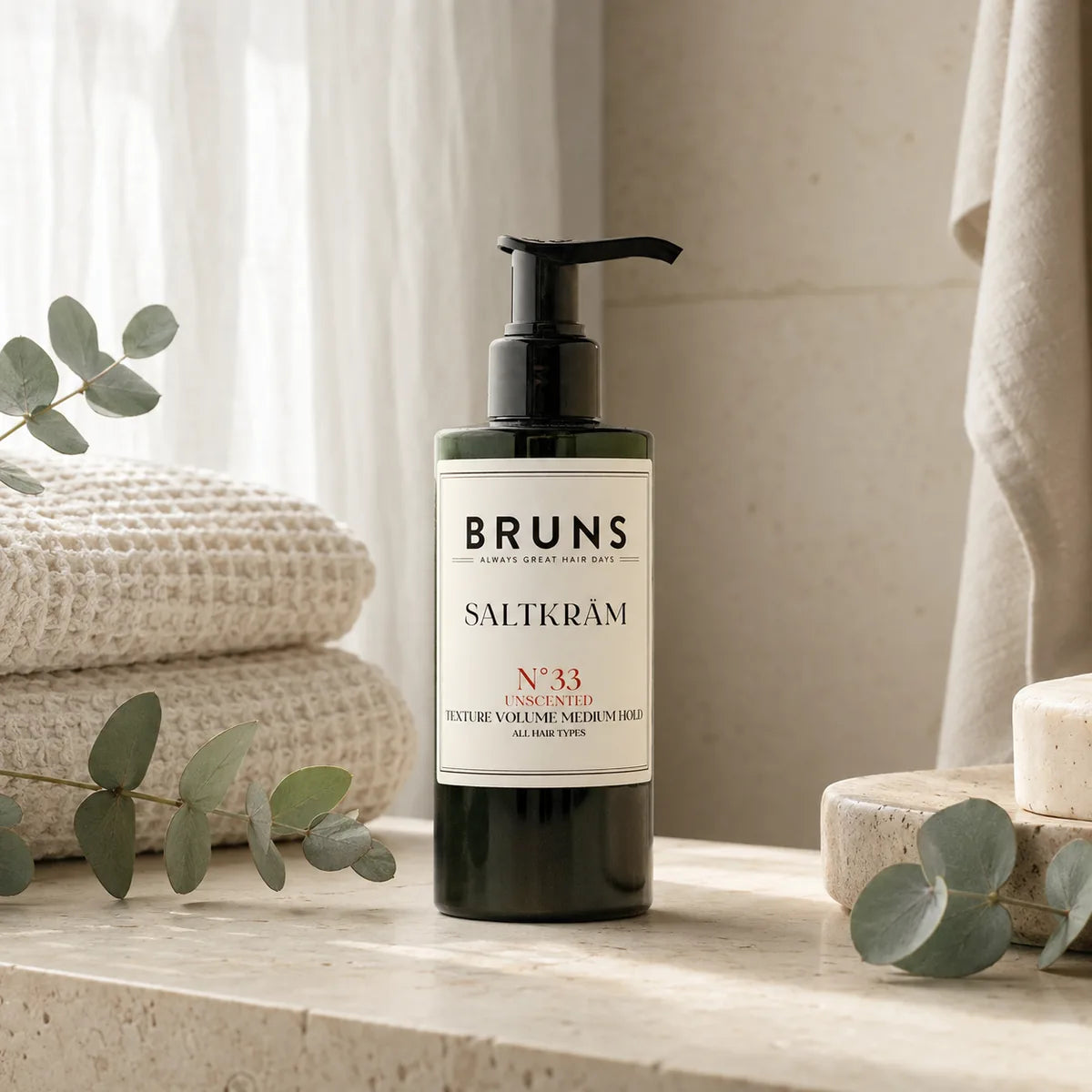 BRUNS Saltkräm N33 Unscented 200 ml i ljust skandinaviskt hemmaspa-badrum