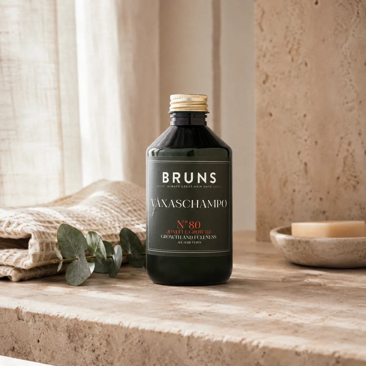 BRUNS Växaschampo N80 Lemon Mint 300 ml i ljust skandinaviskt hemmaspa-badrum