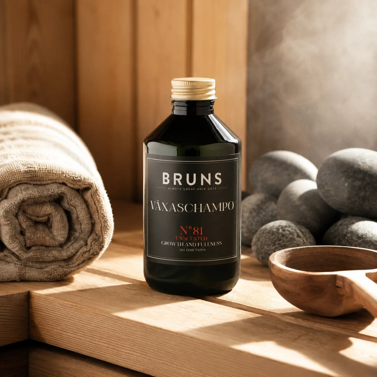 BRUNS Växaschampo N81 Unscented 300 ml i avkopplande skandinavisk bastumiljö
